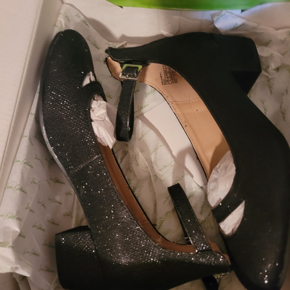 Brand new girl shoes size 4